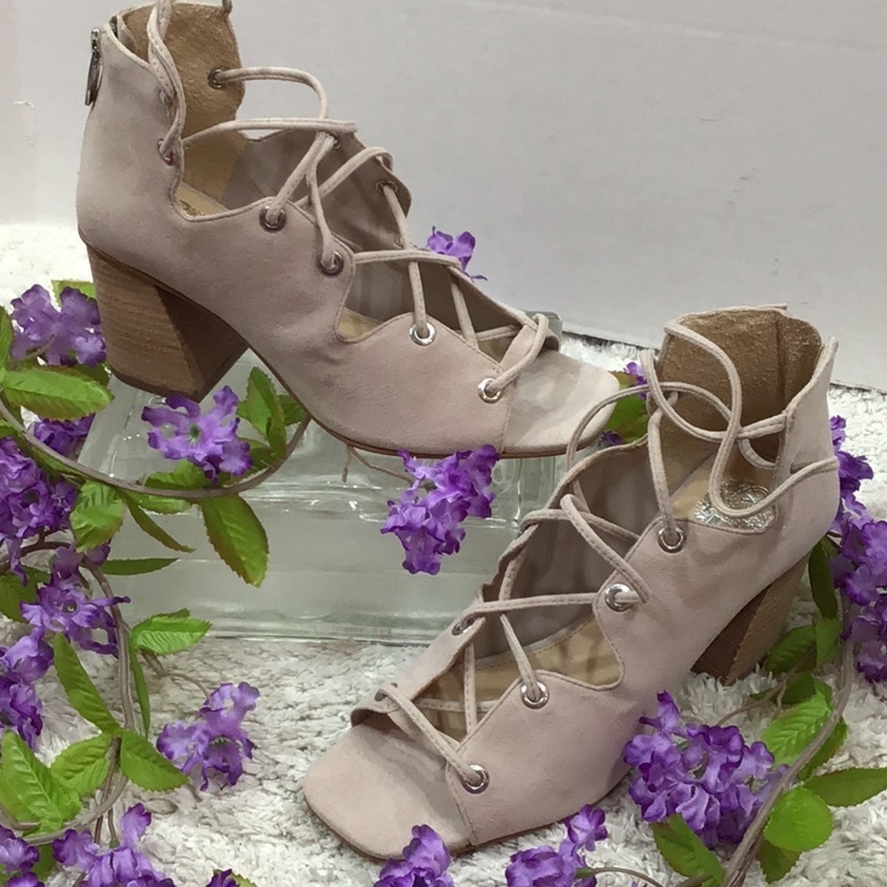 Vince Camuto Nahara taupe suede booties 6.5 NWOT